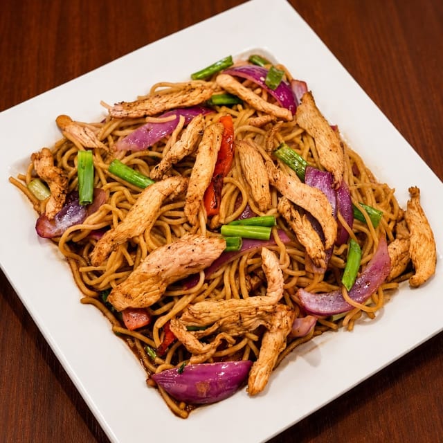 Chicken Sauteed Noodles Platter / Tallarin Saltado.