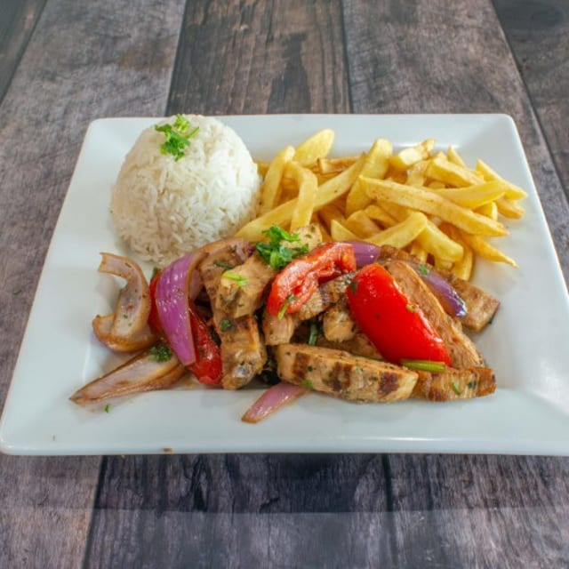 Chicken Sauteed Platter / Pollo Saltado.