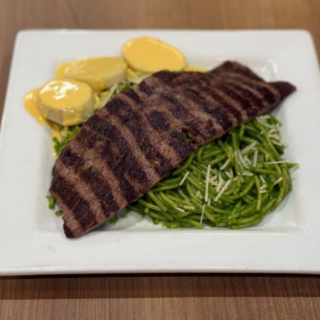 Grilled Steak with Pasta Al Pesto Platter / Tallarines Verdes Con Carne a La Parrilla.