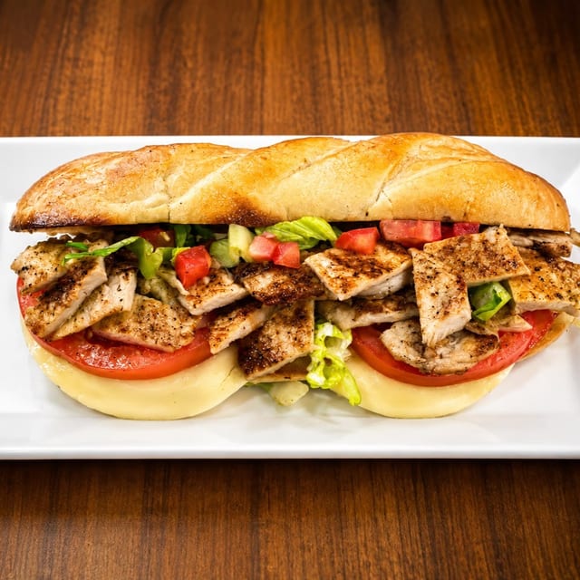Grilled Chicken Sandwich / Pechuga a La Parrilla.