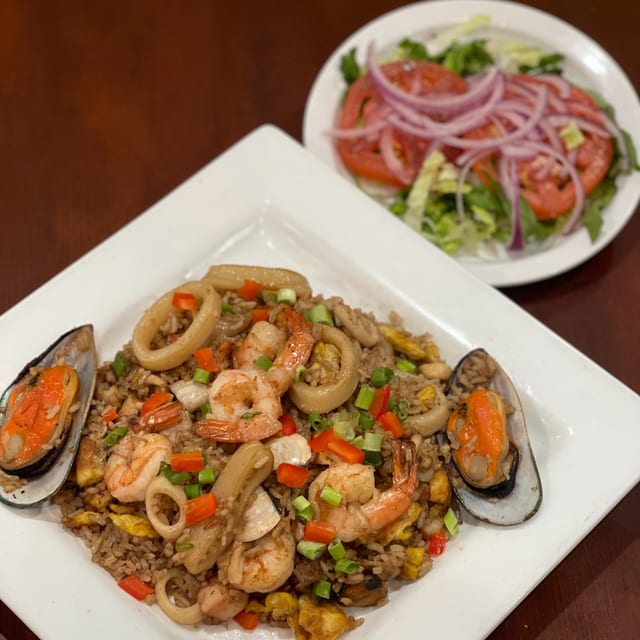 Especial 11: Seafood Fried Rice (Chaufa de Mariscos).