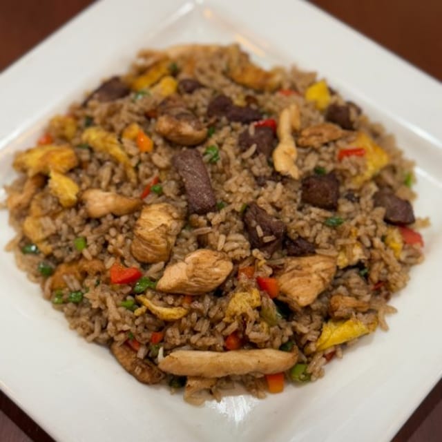 Mixed Fried Rice Chicken and Steak / Chaufa Mixta De Carne Y Pollo.