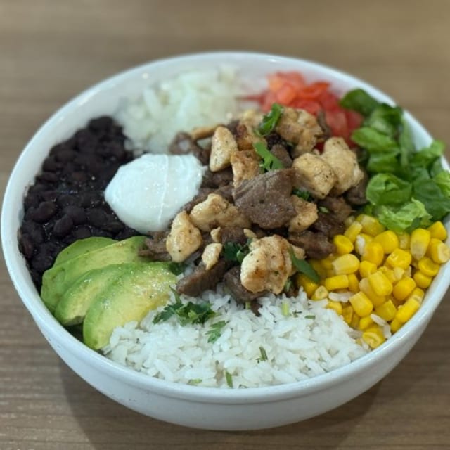 Grilled Mixed Bowl / Bowl Mixto De Carne Y Pollo.