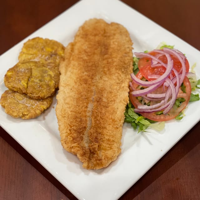 Especial 12 : Fried Fish (Filete de Pescado).